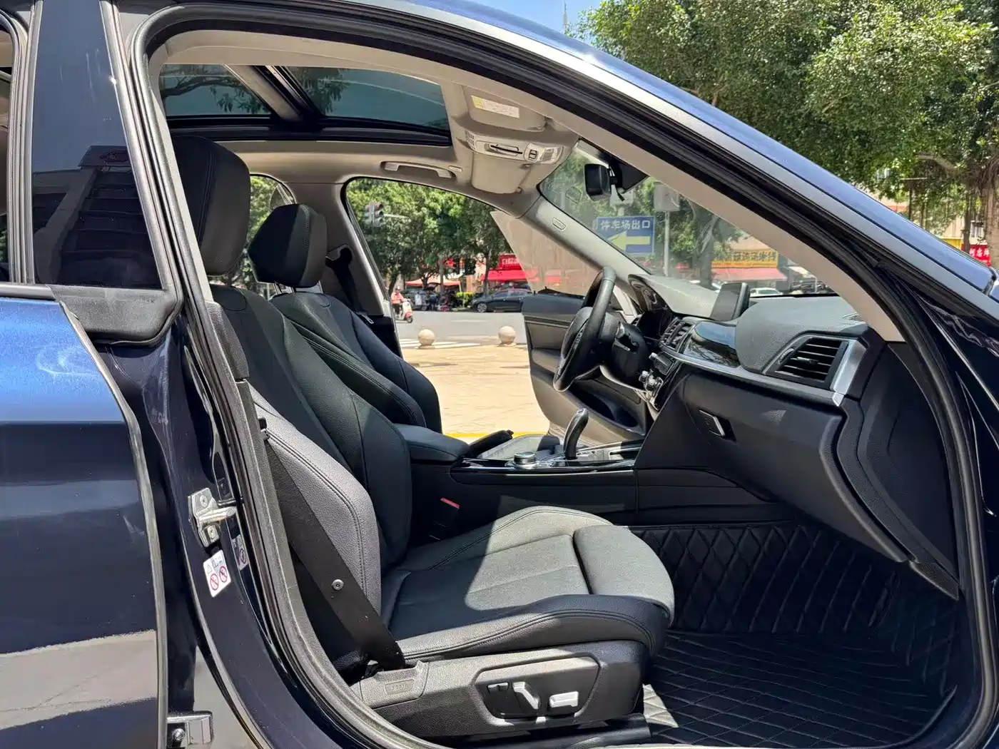 BMW 3 Series GT 2018 320i Luxury Design Package фото 30