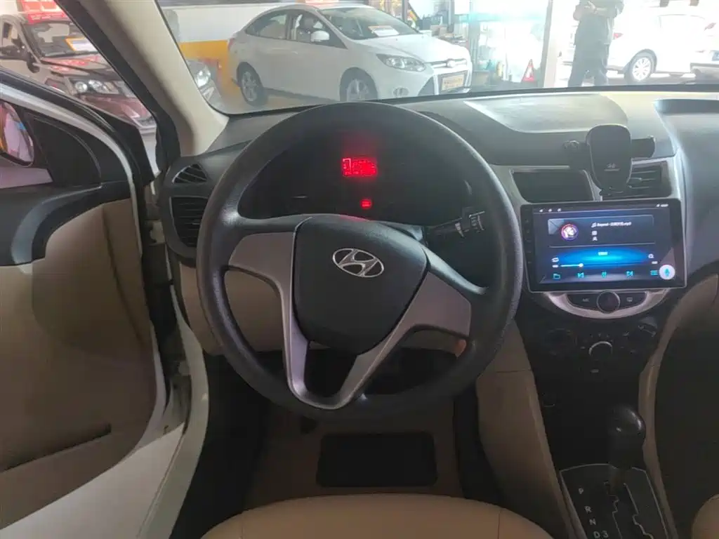 Hyundai Verna 2014 1.4L Automatic Smart GLS фото 11