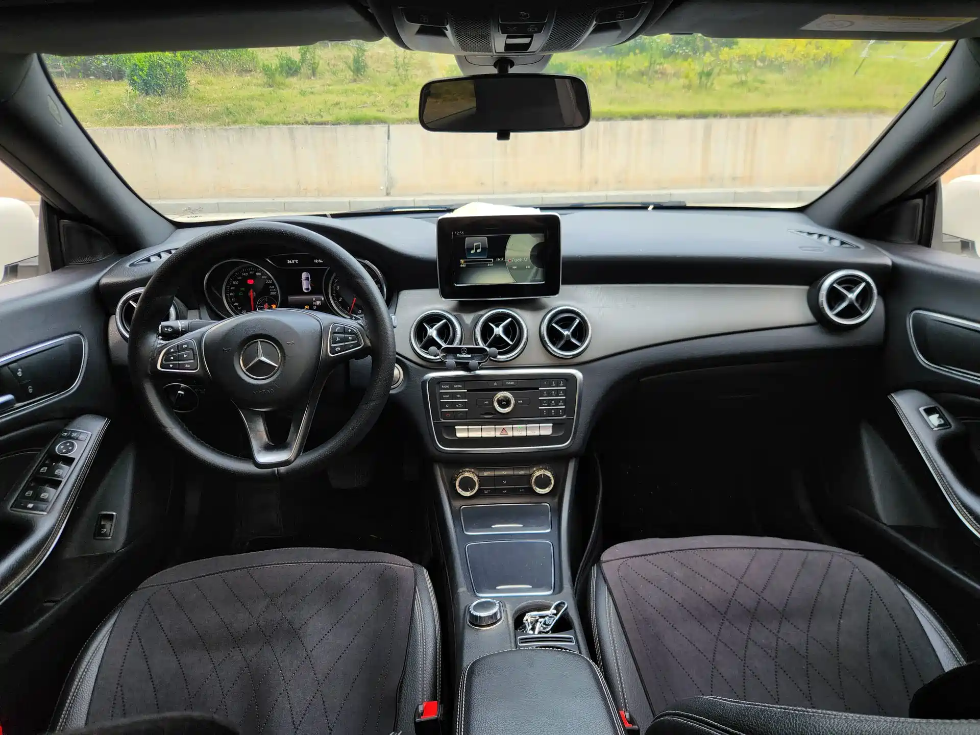 Photo 12 - Mercedes-Benz CLA (Import)