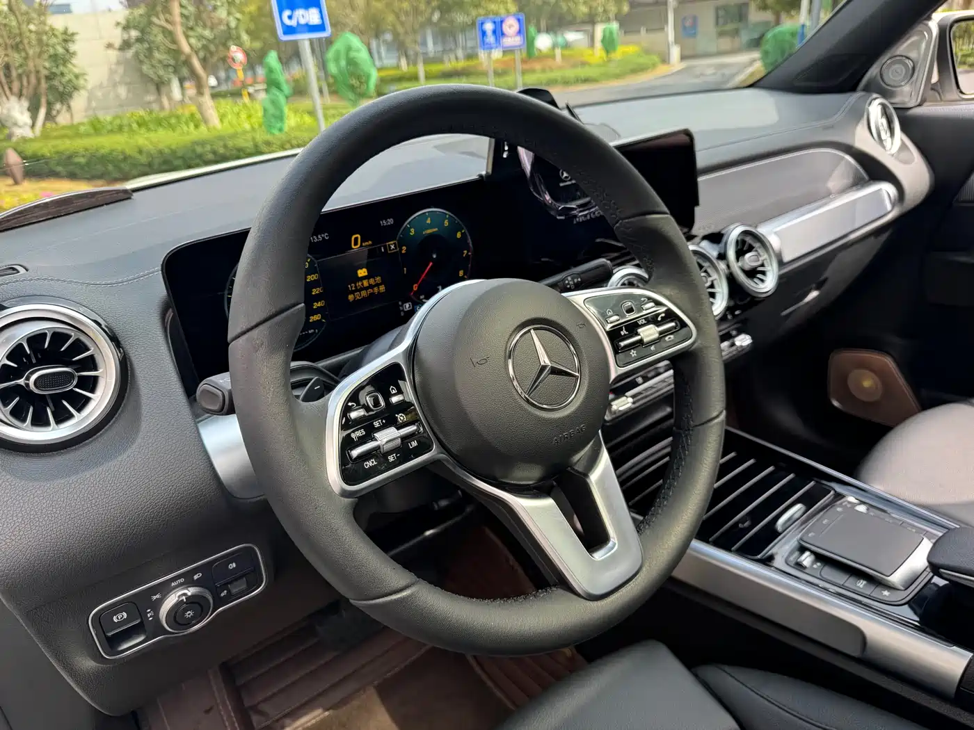 MERCEDES-BENZ GLB