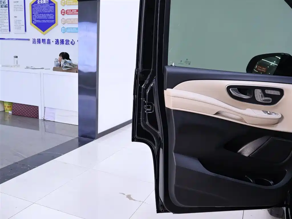 Mercedes-Benz V-Class 2022 V 260 Pilot Edition фото 18