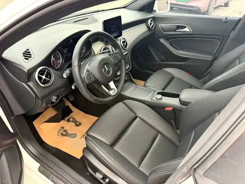Mercedes-Benz CLA (Import) 2019 CLA 200 Sport фото 5