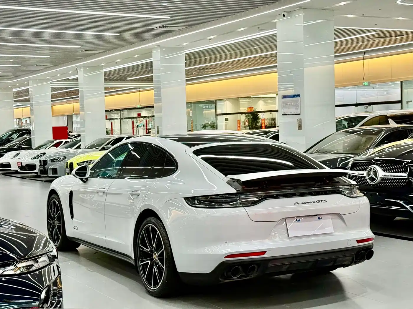 PORSCHE PANAMERA