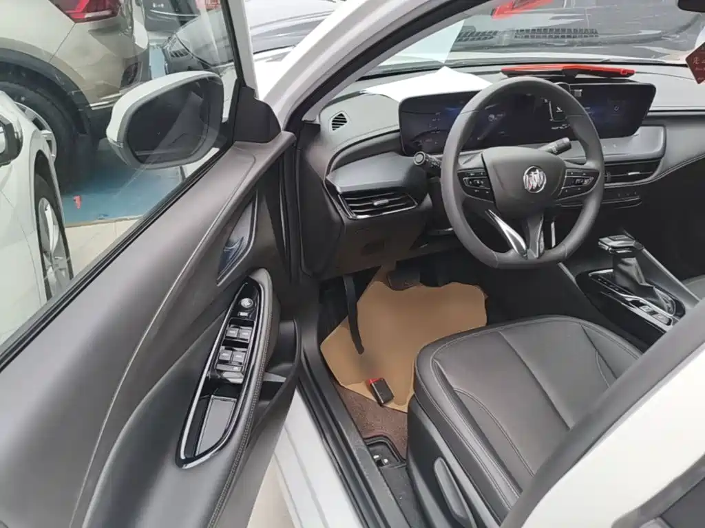 Photo 16 - Buick Verano