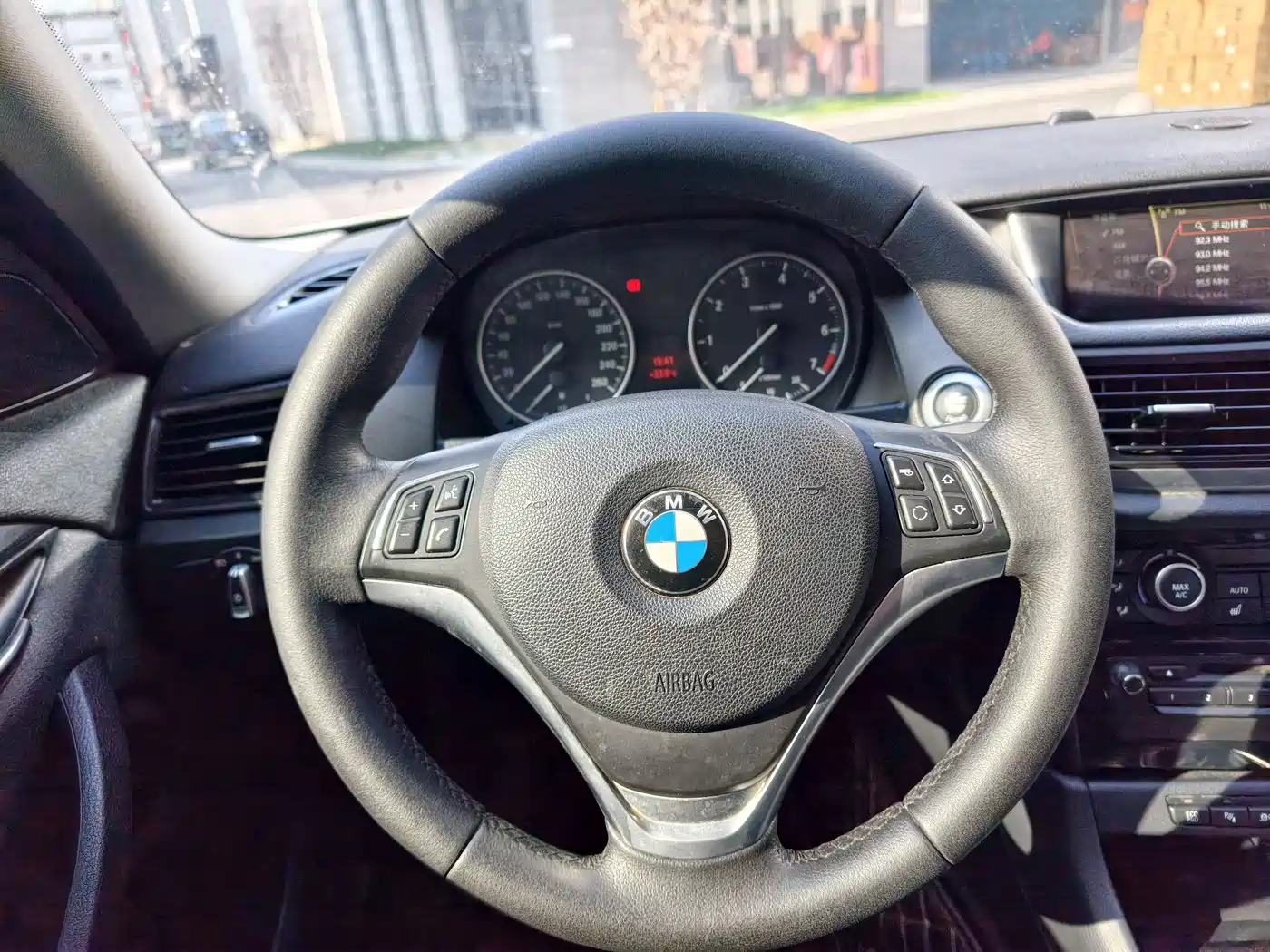 BMW X1 2015 Model sDrive18i Leading Advanced Edition фото 17