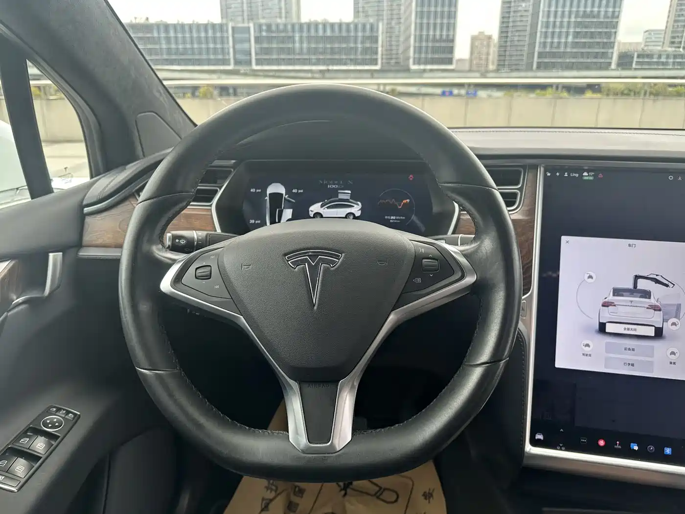 TESLA MODEL X