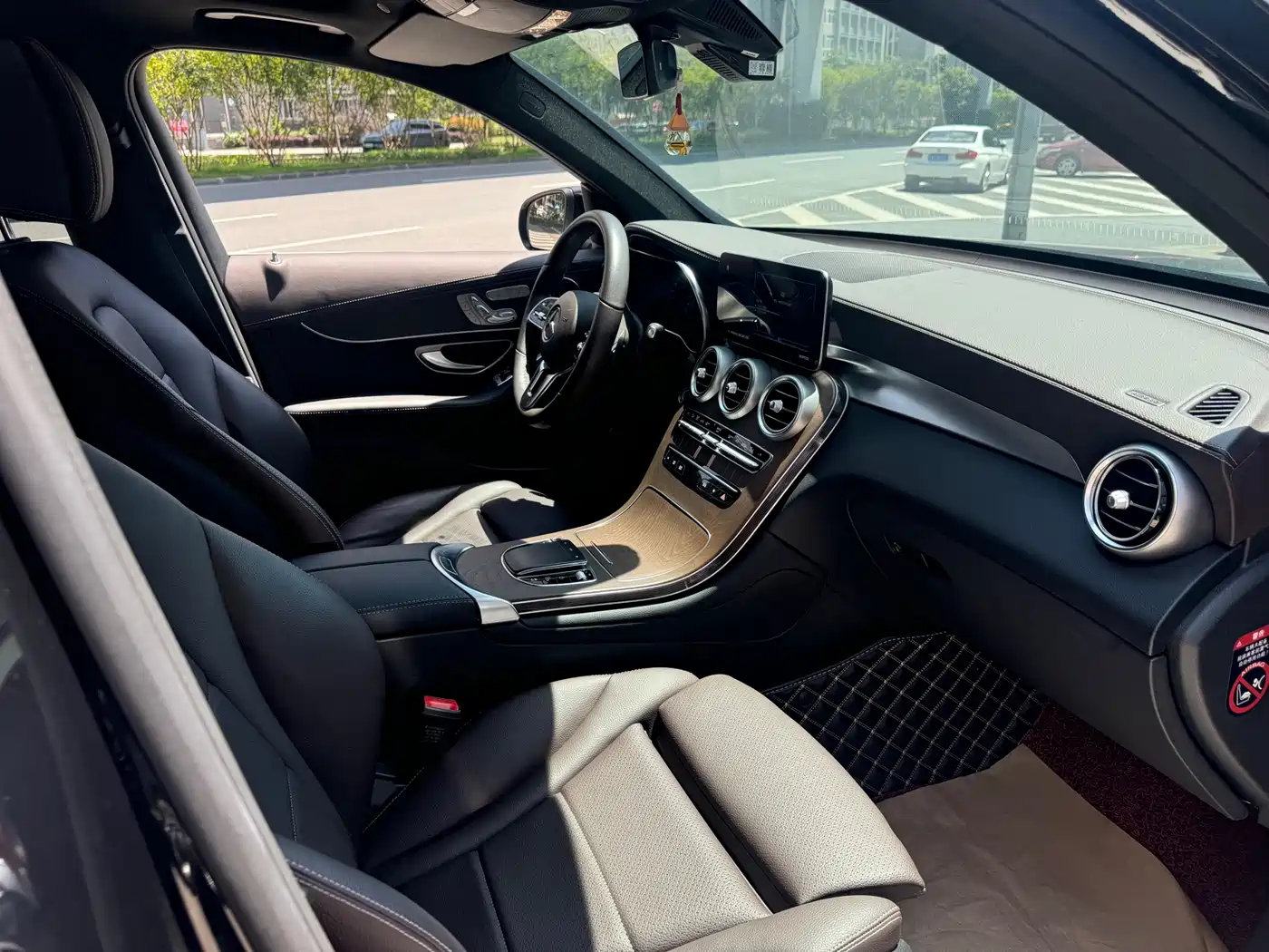 Mercedes-Benz GLC 2022 Facelift GLC 300 L 4MATIC Dynamic Collector's Edition фото 10