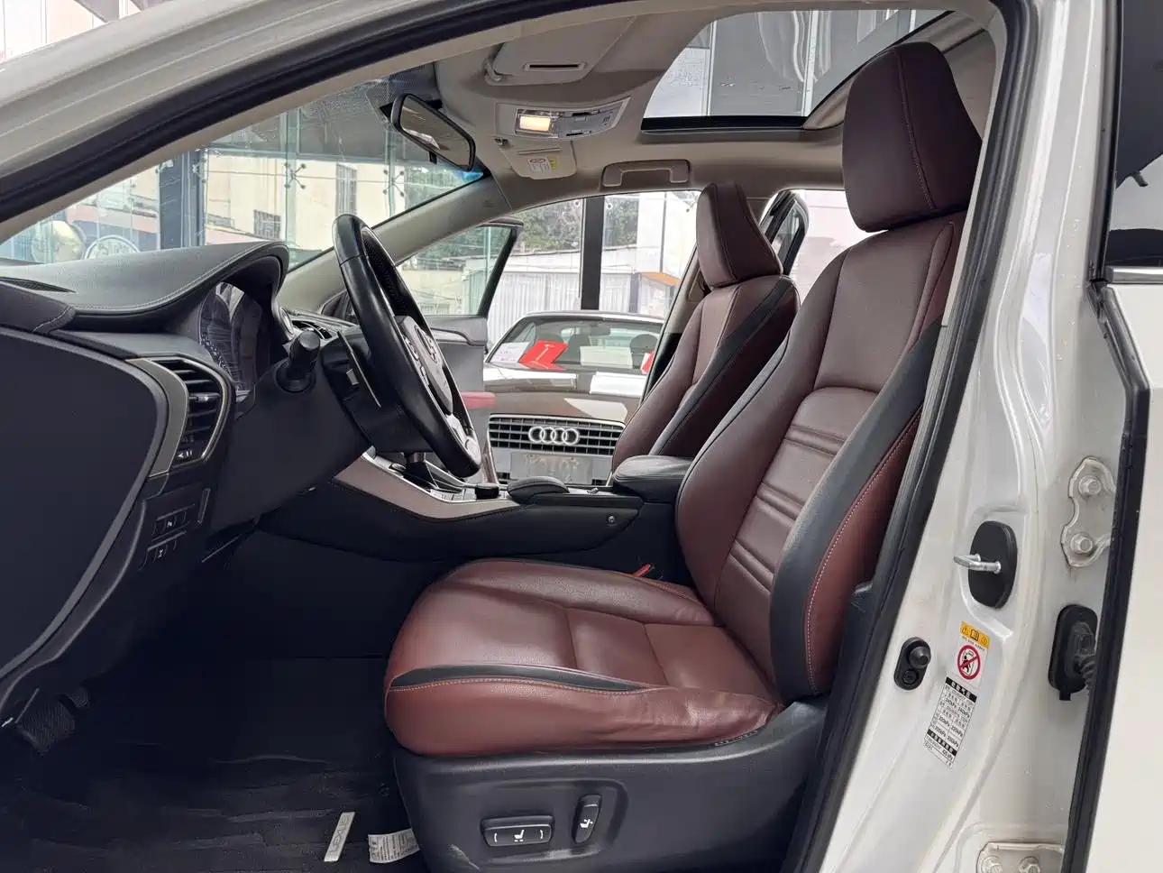 Lexus NX 2015 200t AWD F Sport фото 8