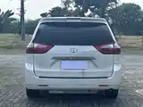 Photo 8 - Toyota Sienna