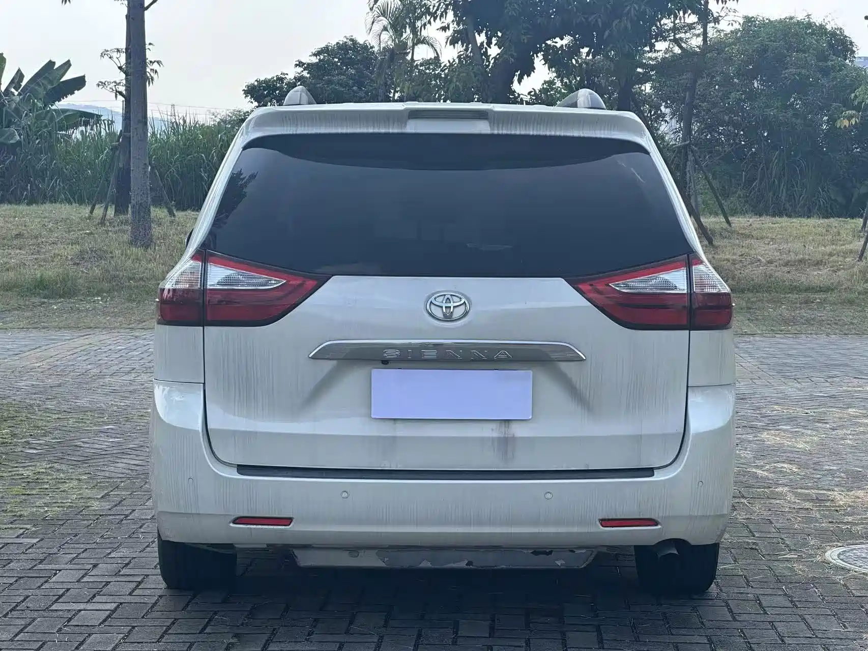 Photo 8 - Toyota Sienna
