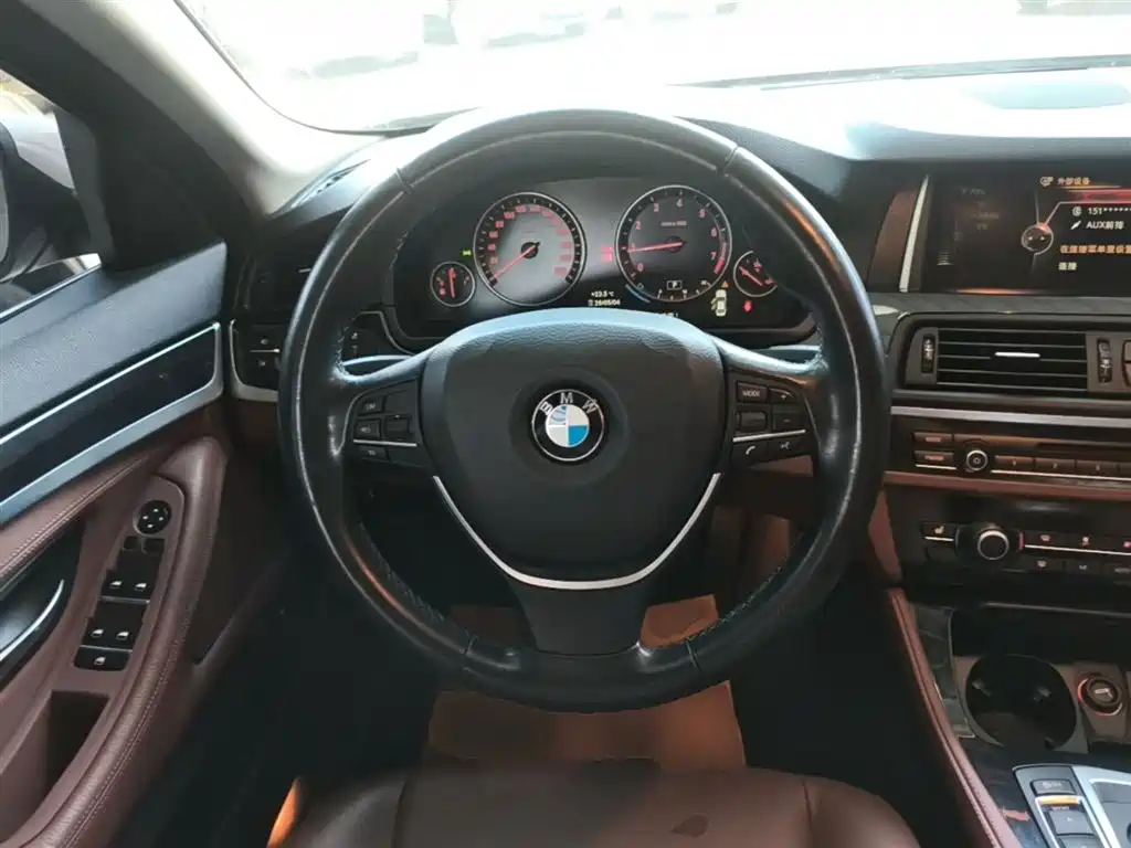 BMW 5 Series 2017 520Li Classic Edition фото 11