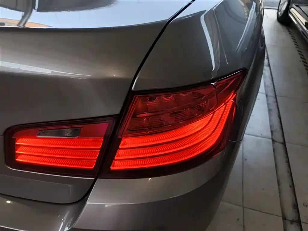 BMW 5 Series 2017 520Li Classic Edition фото 8