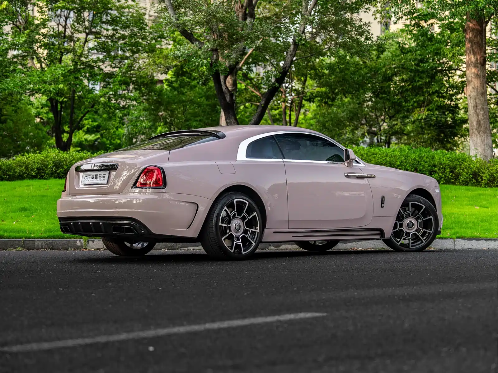 Фото 18 - Rolls-Royce Wraith