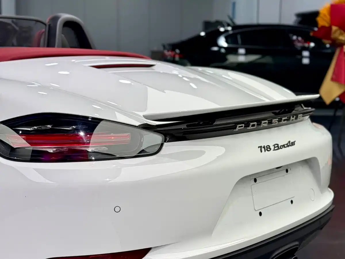 PORSCHE 718