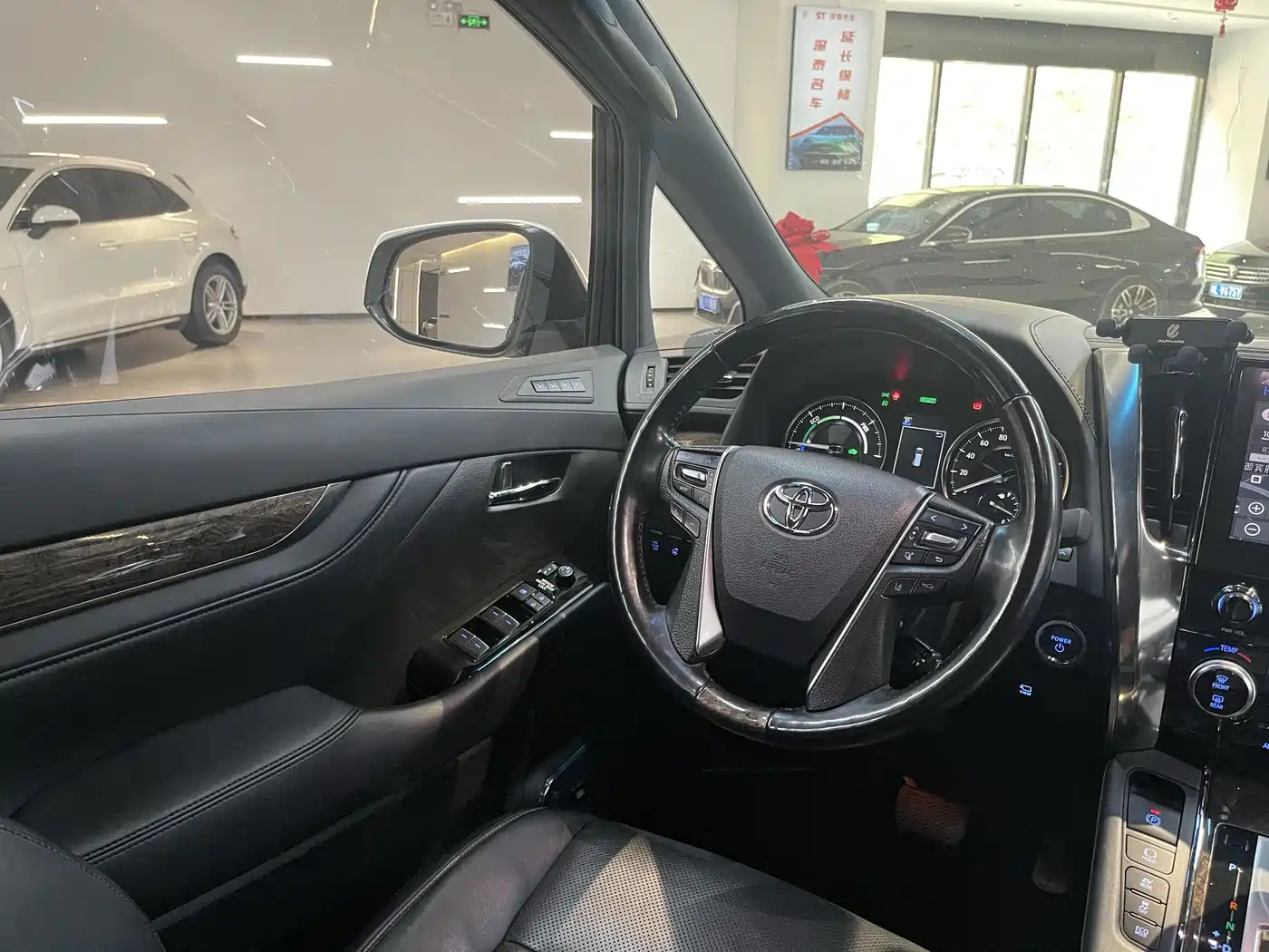 Toyota Alphard 2021 Hybrid 2.5L Premium фото 14