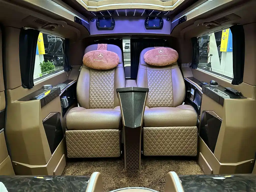 Mercedes-Benz V-Class 2017 Model V 260 L Premium Extended Edition фото 19