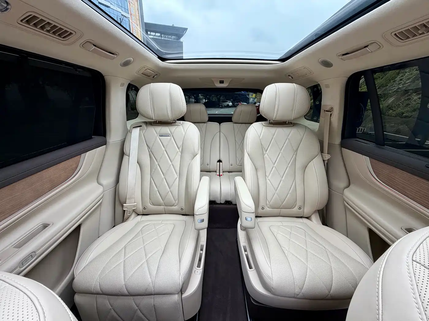 AITO Wenjie AITO M9 2024 Extended Range Ultra 42kWh 6-Seater фото 15