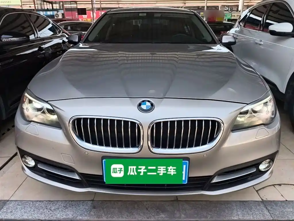 BMW 5 Series 2017 520Li Classic Edition фото 3