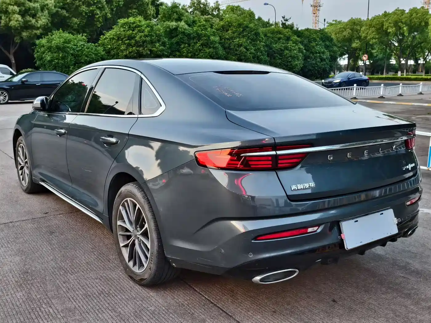 Фото 4 - Geely Preface