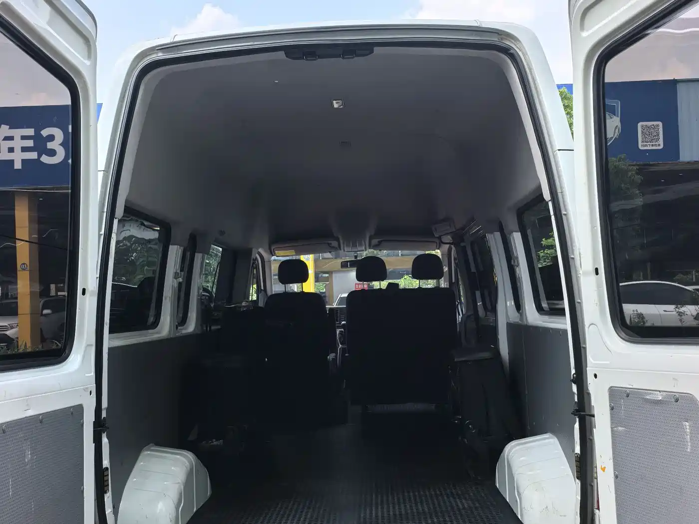 SAIC Maxus Xintu V80 2024 Model 2.0T Manual Long Wheelbase Medium Roof 7-Seater фото 10