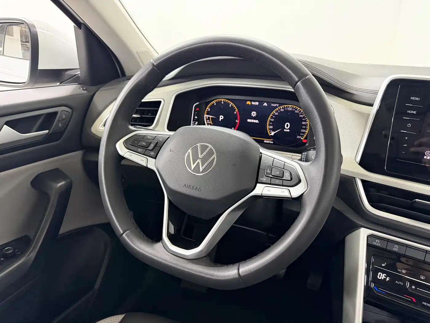 Volkswagen T-ROC 2023 280TSI DSG 2WD Time Edition фото 12
