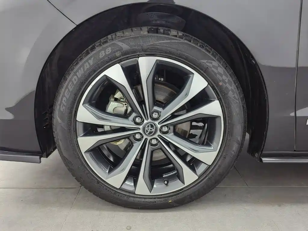 Photo 17 - Toyota Granvia