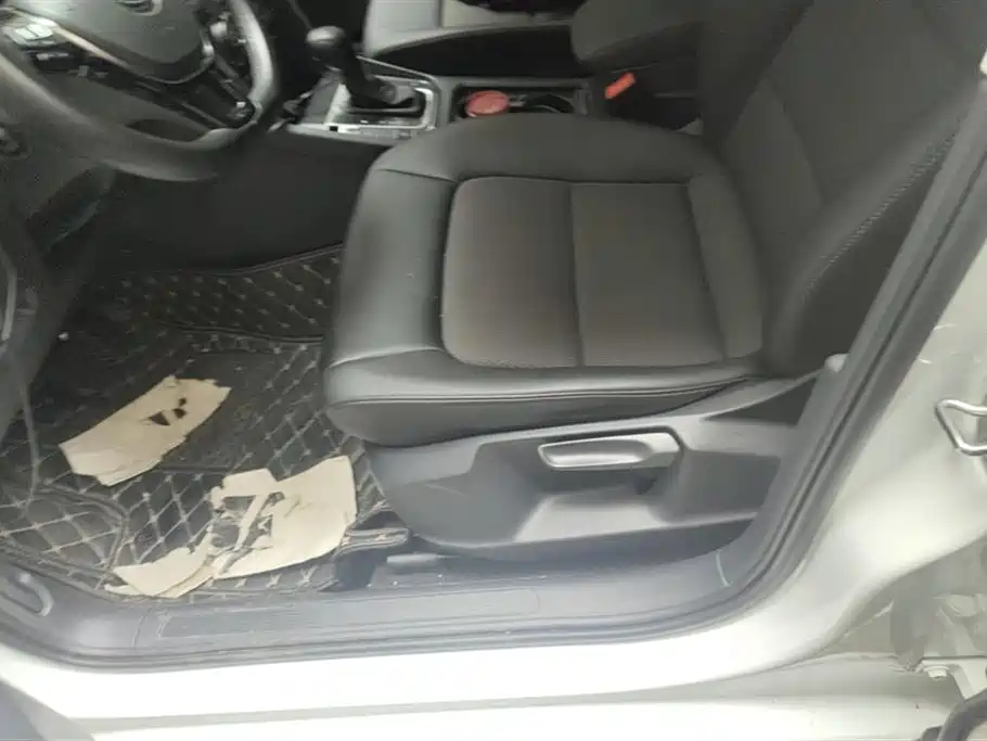 Volkswagen Golf Sportsvan 2018 230TSI Automatic Progressive фото 9