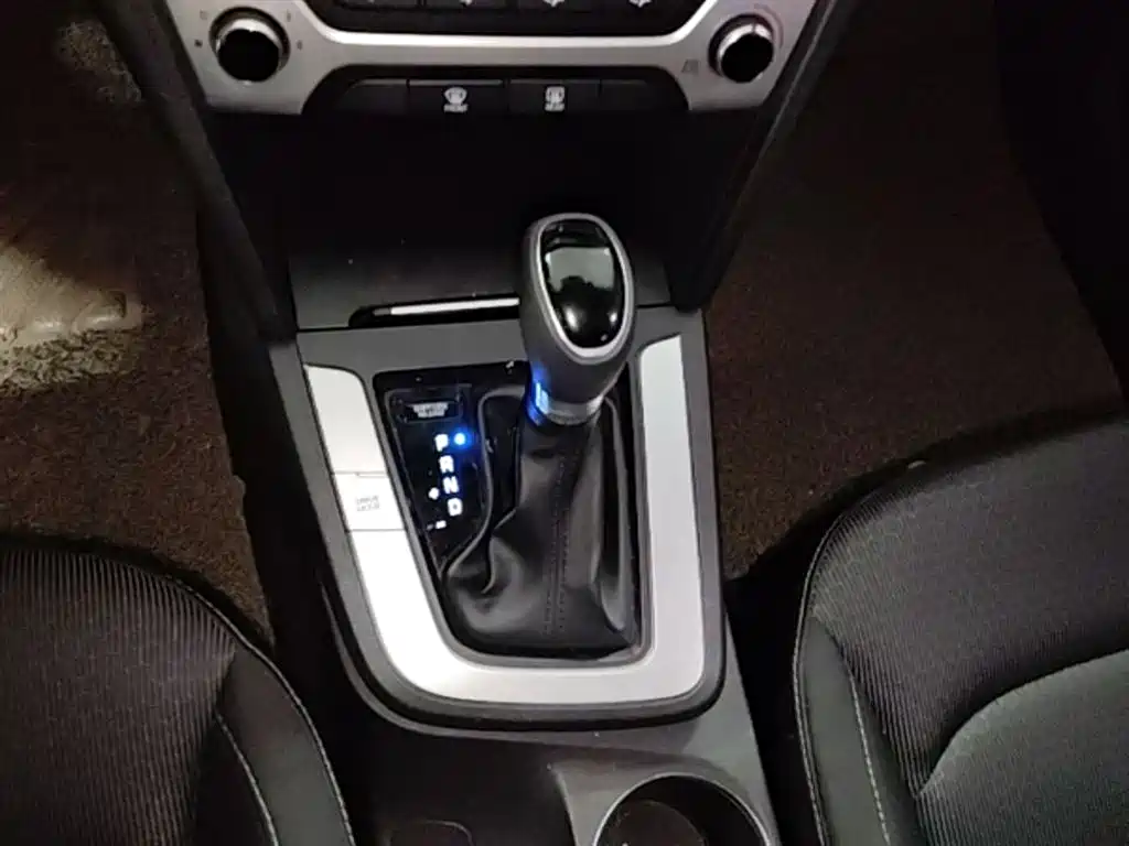 Hyundai Elantra 2016 Model 1.6L Automatic Smart Elite фото 14