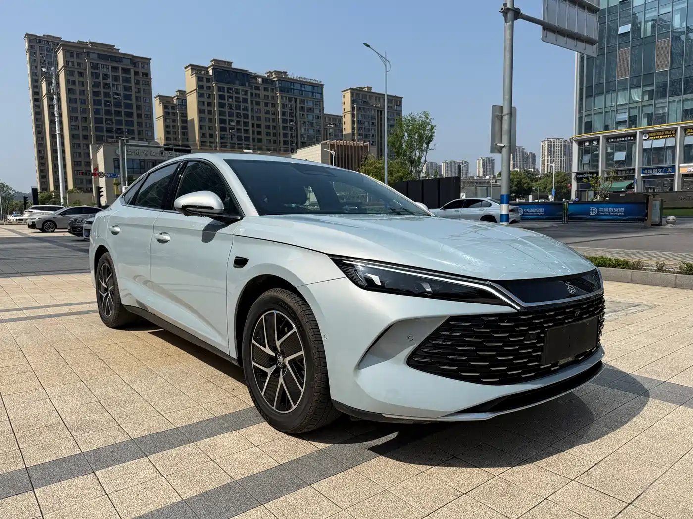 BYD Qin L 2025 DM-i Smart Drive Edition 120KM Surpassing фото 3