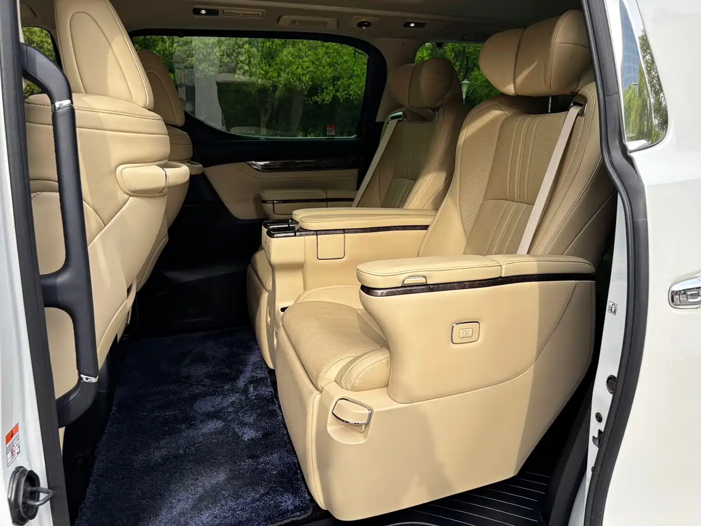 Toyota Vellfire 2023 Crown Hybrid 2.5L HV Premium фото 8