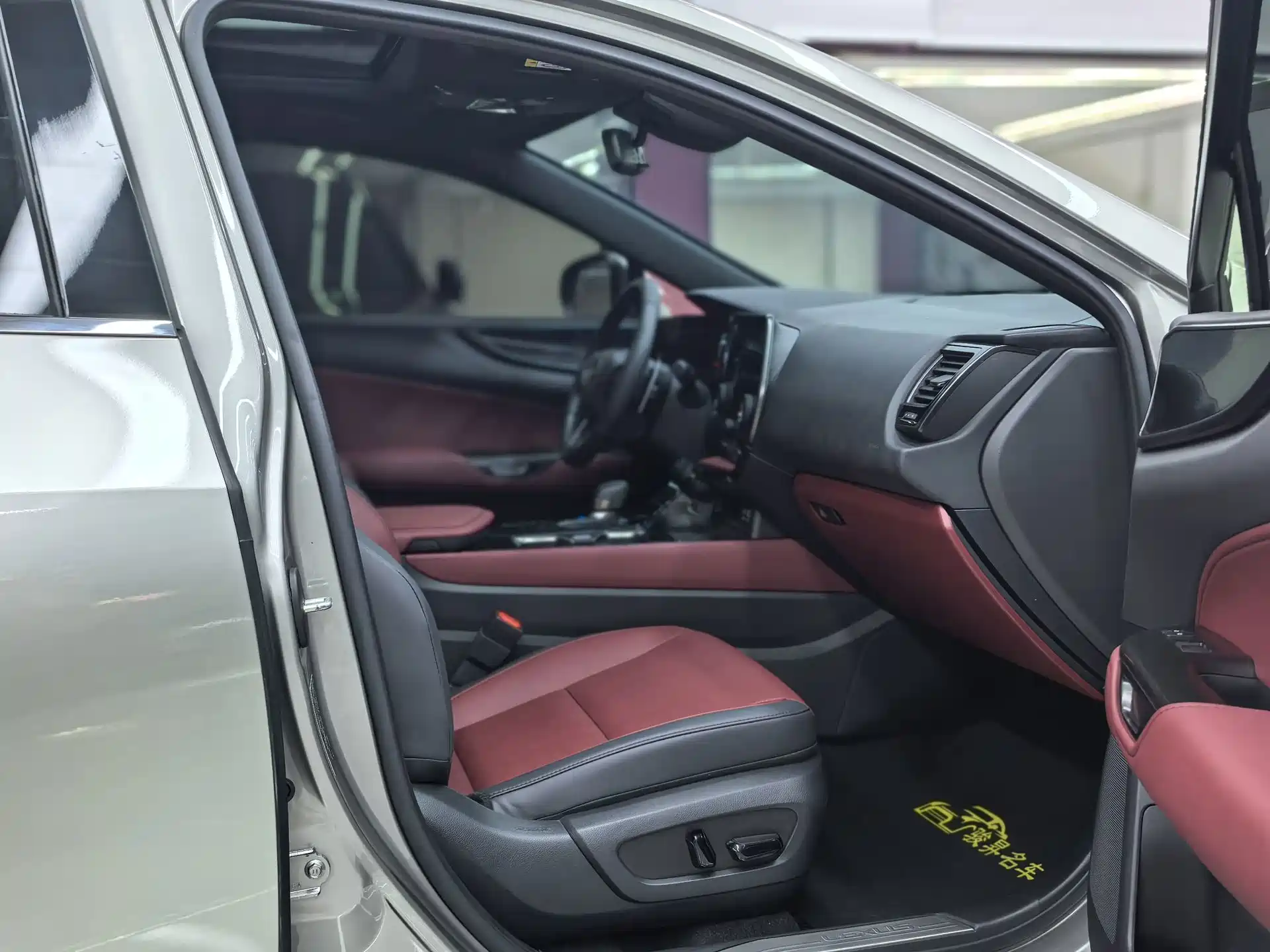 Фото 12 - Lexus NX