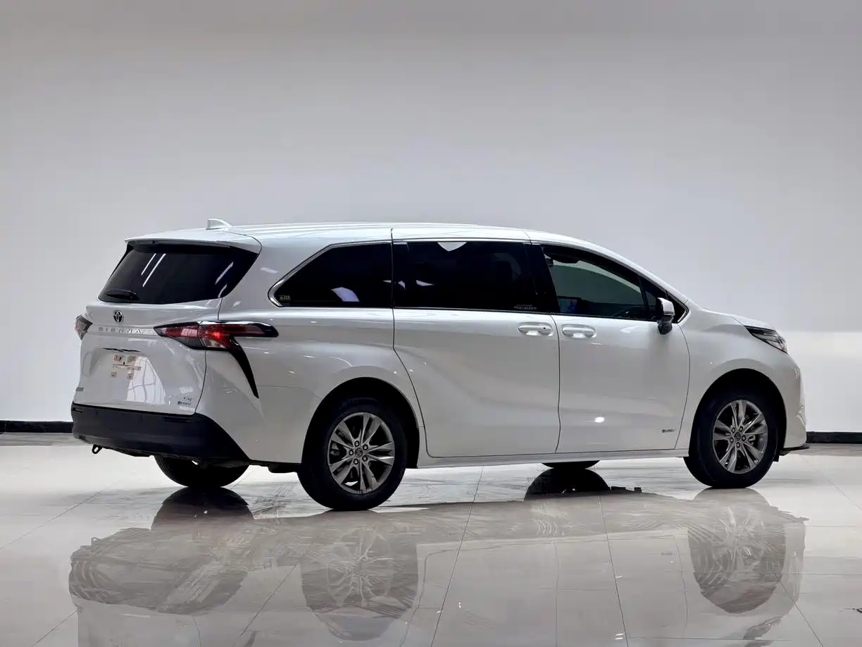 Toyota Sienna 2024 2.5L Hybrid Comfort Edition фото 13