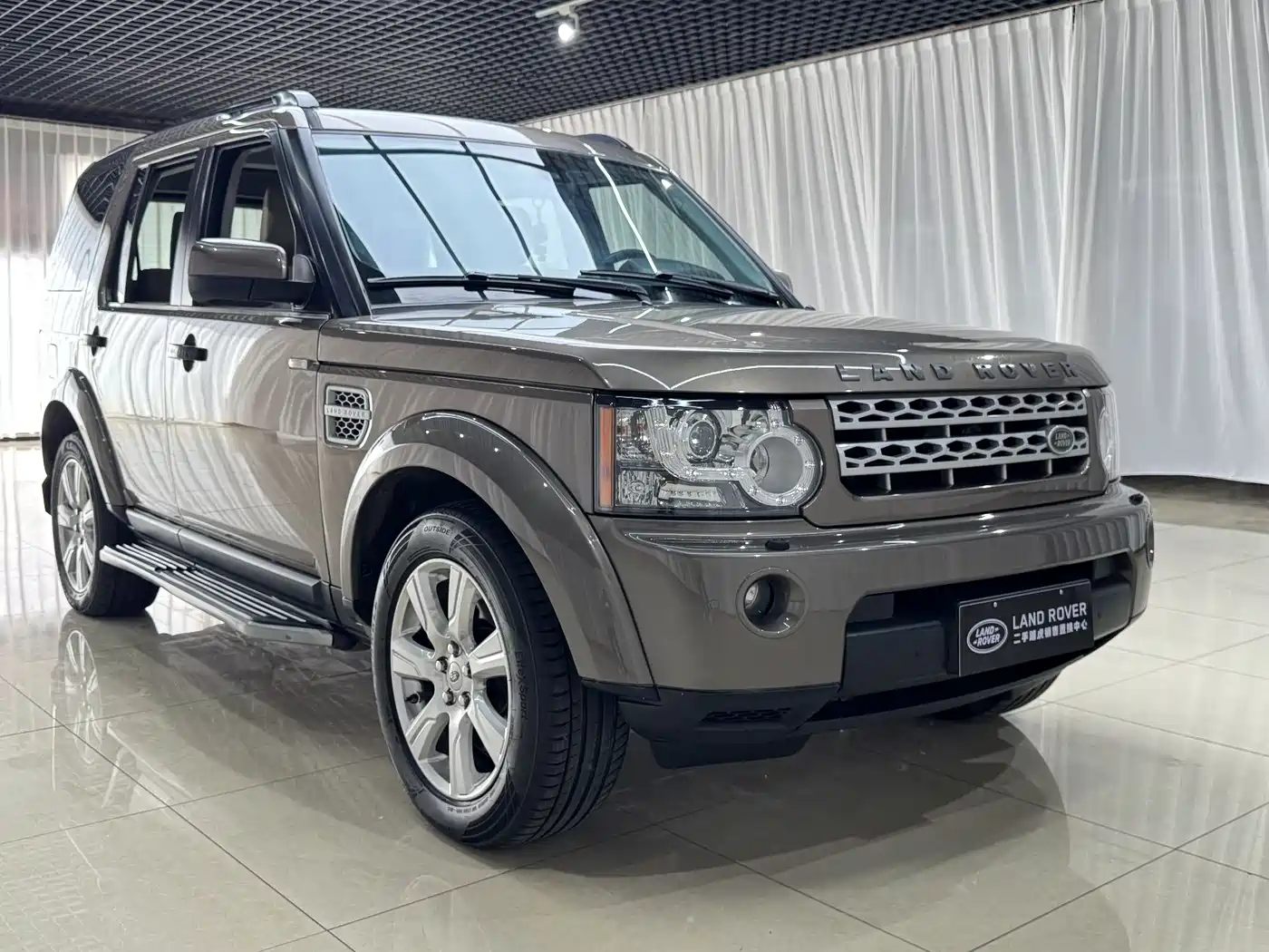 Land Rover Discovery 2013 3.0 SDV6 HSE Diesel фото 2