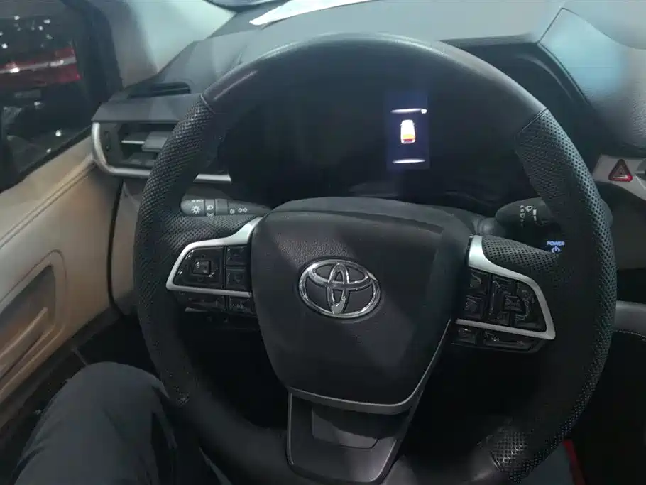 Toyota Granvia 2023 2.5L Hybrid Luxury Edition фото 15