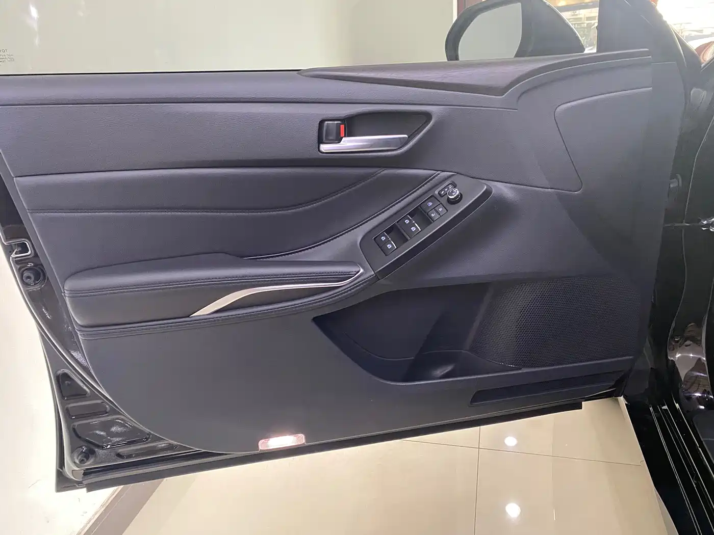 Toyota Avalon 2023 2.5L Luxury Edition фото 12