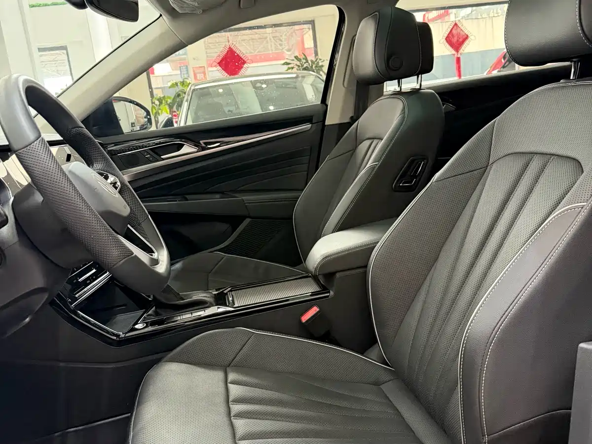 Volkswagen Passat 2024 380TSI Starlight Dragon Soaring Edition фото 4