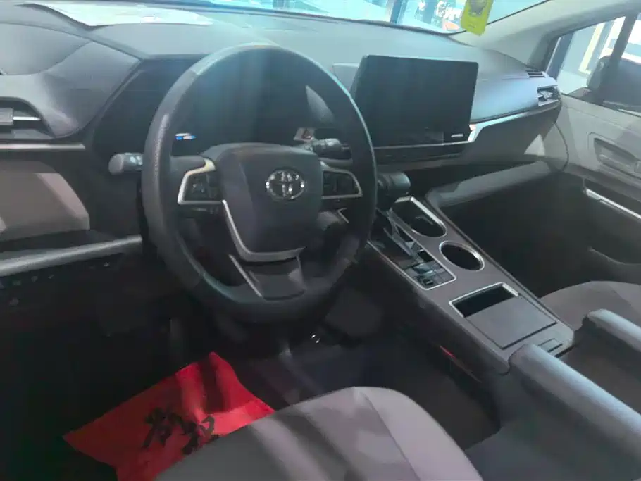 Toyota Granvia 2023 2.5L Hybrid Luxury Edition фото 12