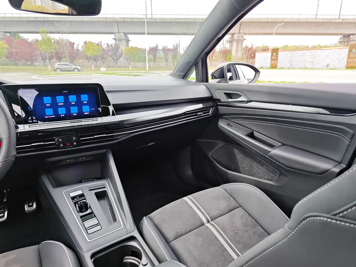 Volkswagen Golf 2023 Facelift 280TSI DSG R-Line фото 9