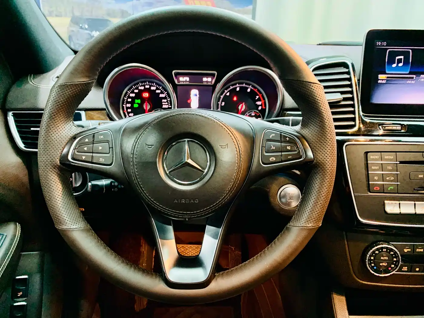Mercedes-Benz GLS 2018 GLS 400 4MATIC Luxury фото 12
