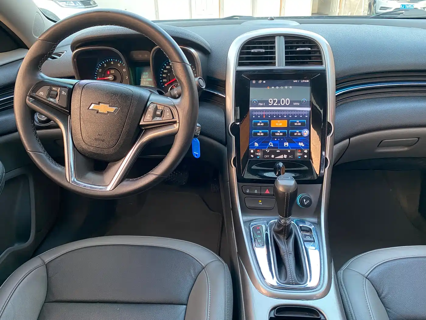 Chevrolet Malibu 2012 2.0L Automatic Luxury Edition фото 6