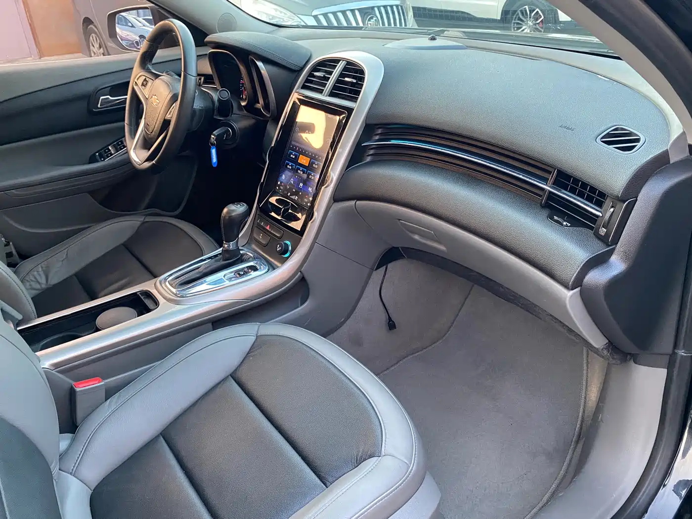 Chevrolet Malibu 2012 2.0L Automatic Luxury Edition фото 11