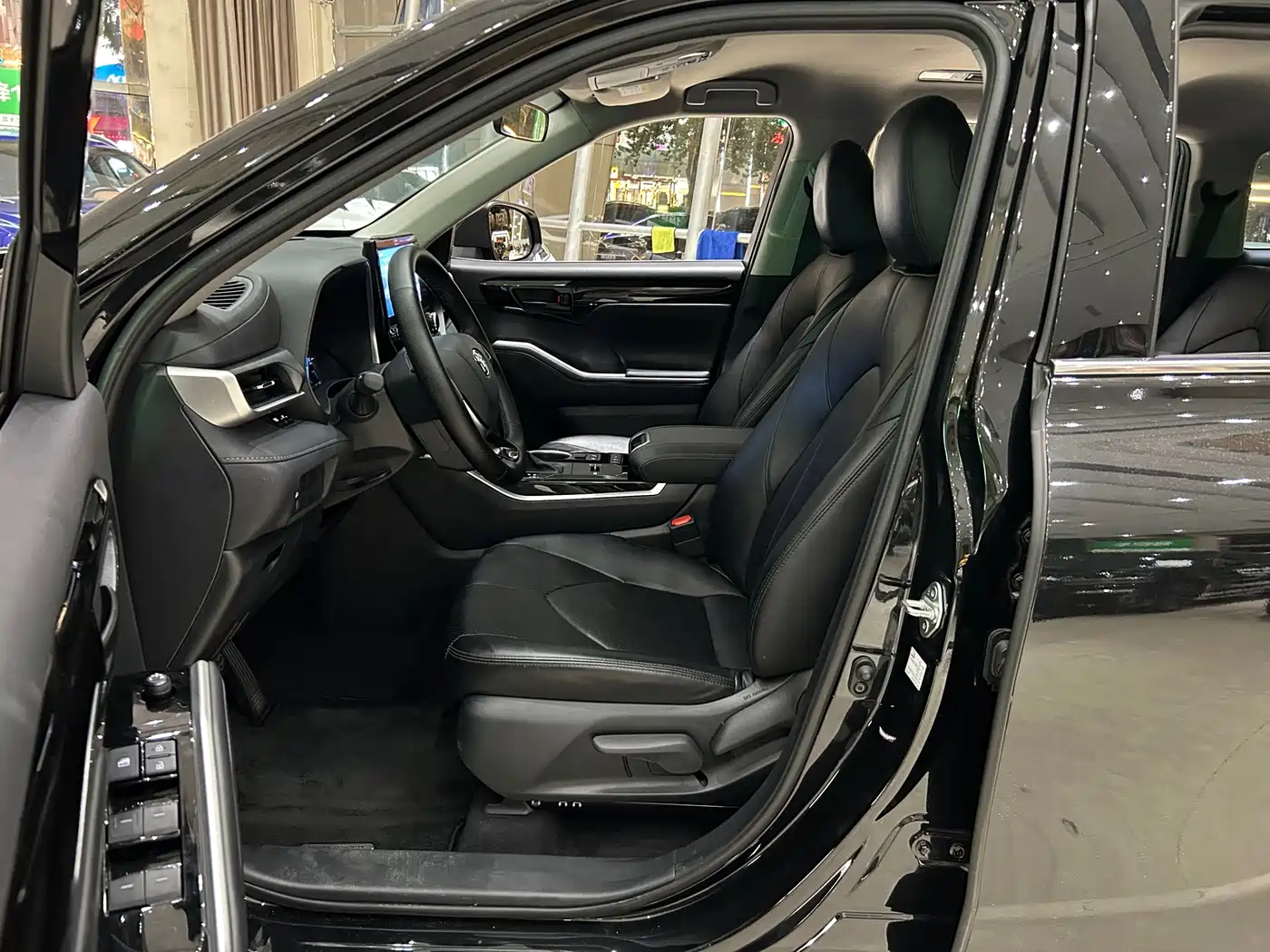 Photo 6 - Toyota Highlander
