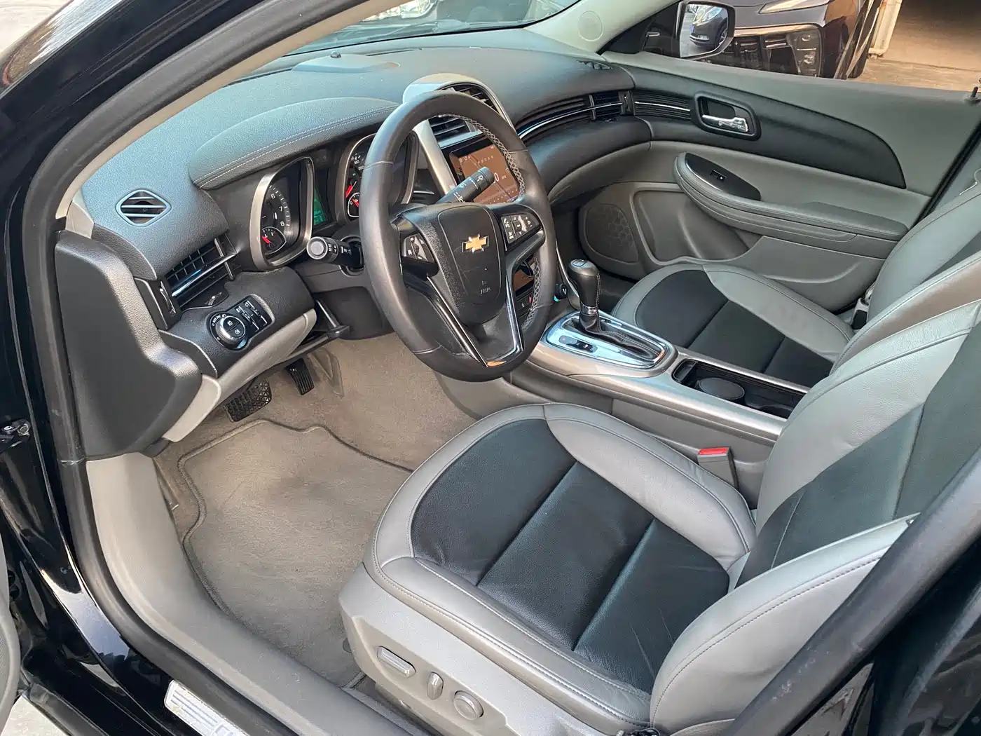 Chevrolet Malibu 2012 2.0L Automatic Luxury Edition фото 8