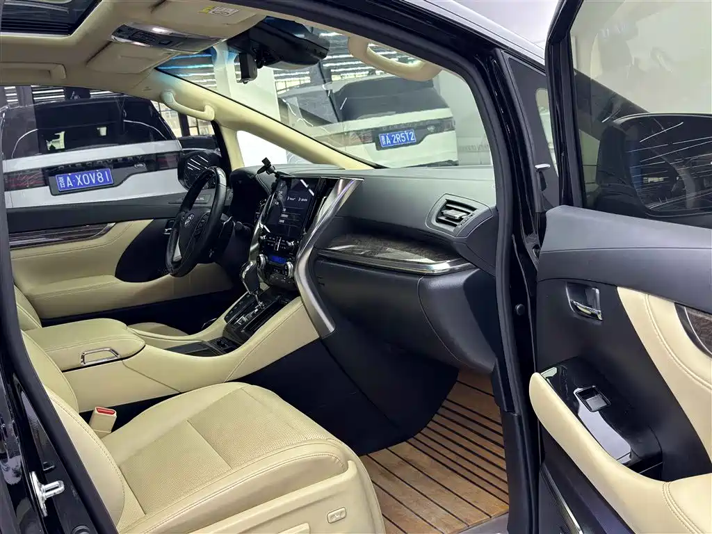Toyota Vellfire 2021 Crown Hybrid 2.5L HV Premium Edition фото 8