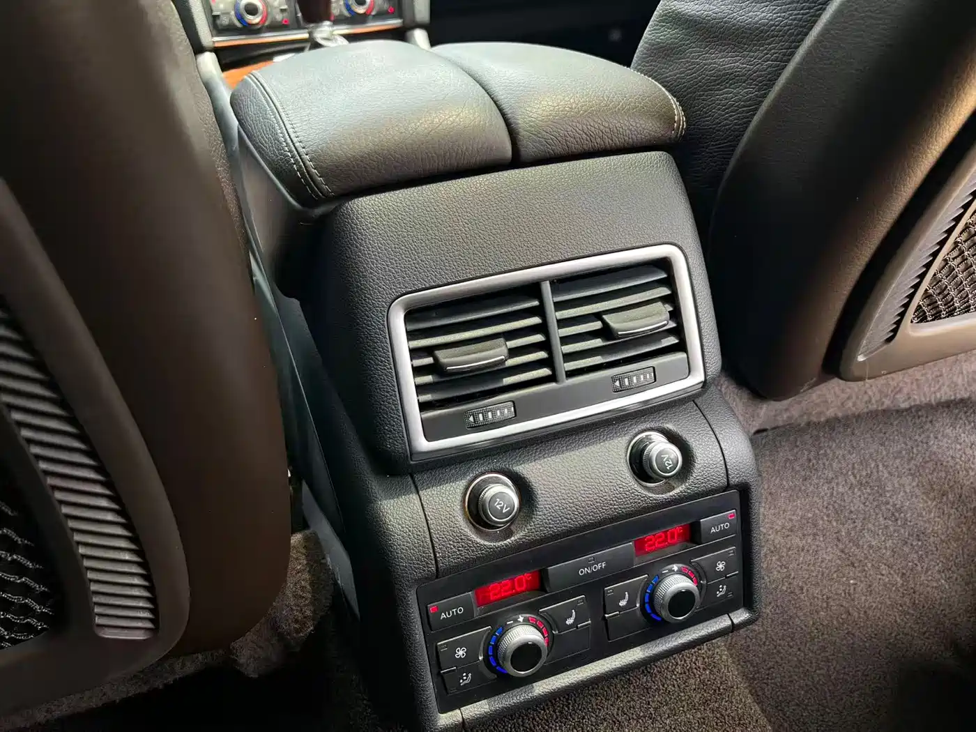 Audi Q7 2010 3.6 FSI Comfort Off-road Limited Edition фото 12