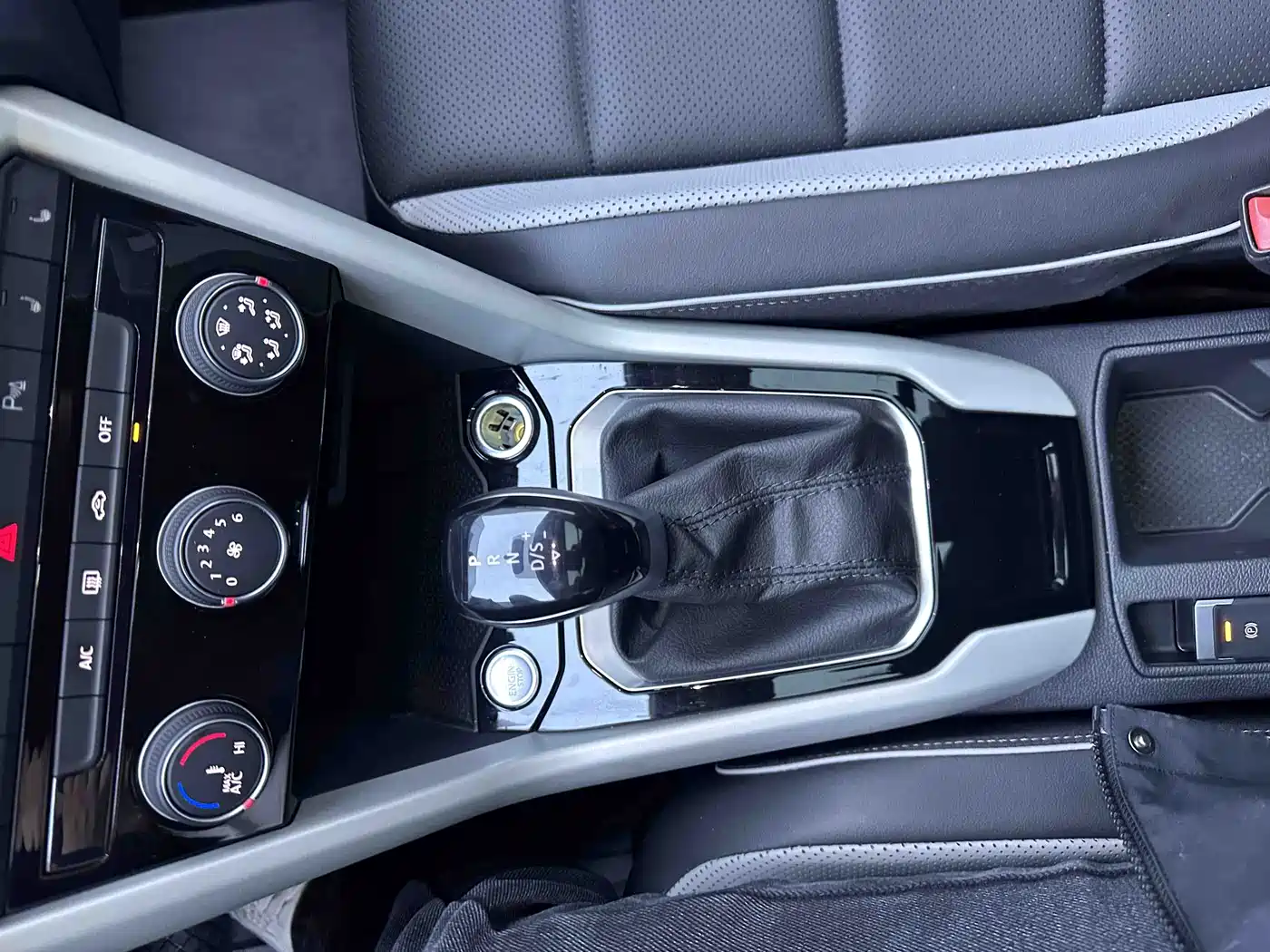 VOLKSWAGEN T-ROC EXPLORING SONGS