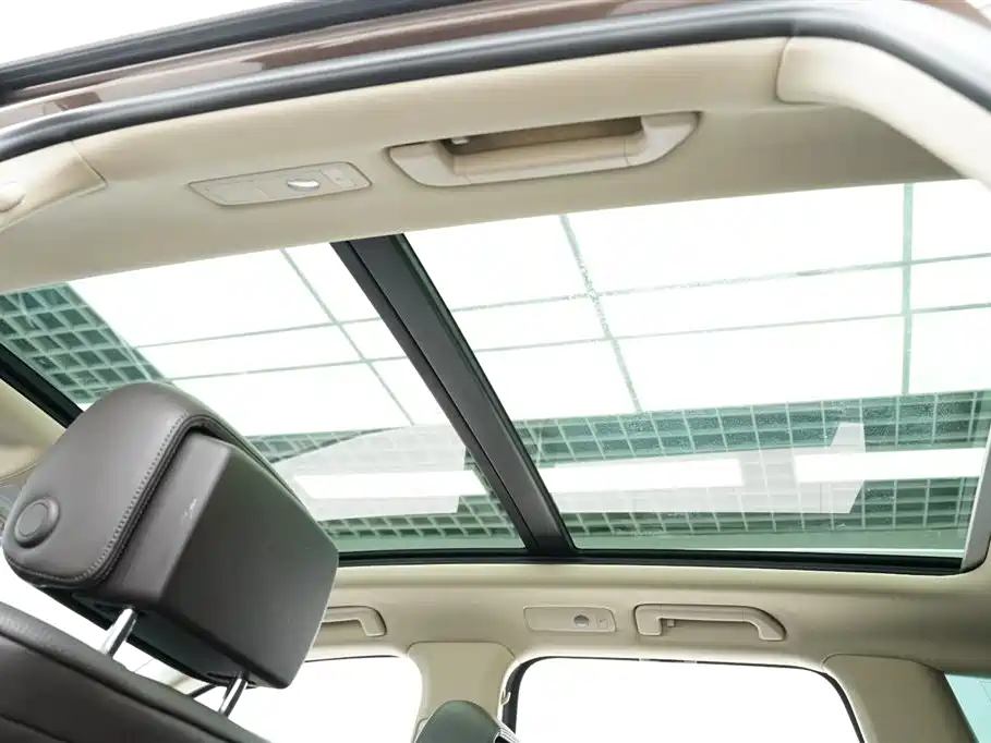 Volkswagen Touareg 2011 3.0TSI Luxury фото 20