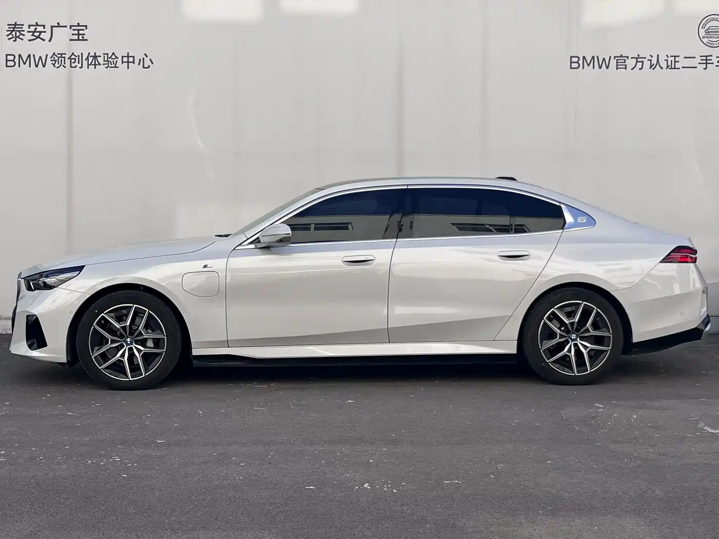 BMW i5 2024 eDrive 35L Premium Model M Sport Package фото 3