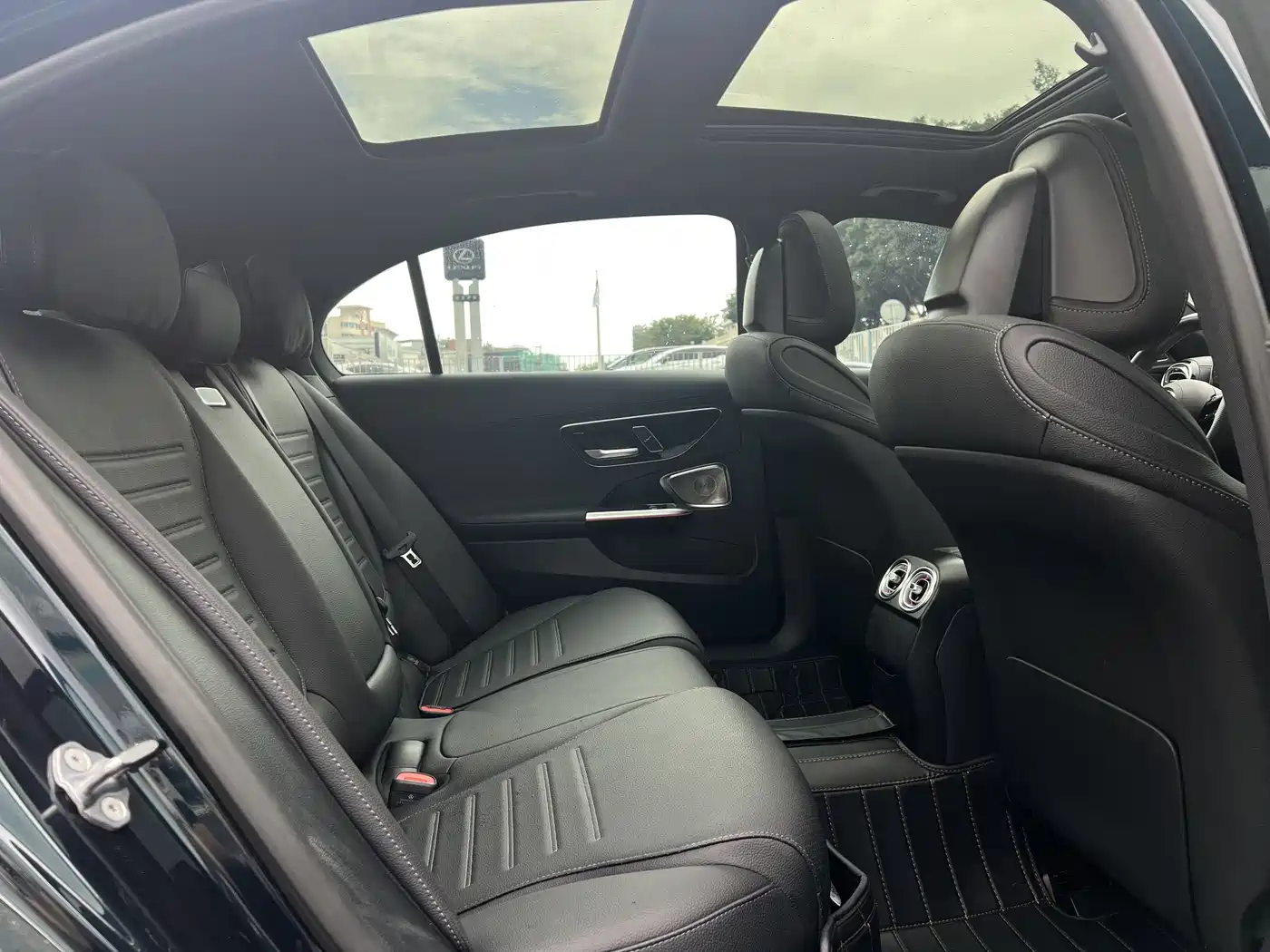 Mercedes-Benz C-Class 2023 C 260 L Night Edition Sport фото 13