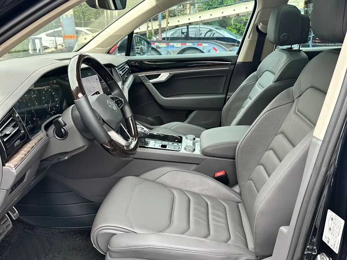 Фото 4 - Volkswagen Touareg